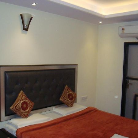 Hotel S P นิวเดลี ภายนอก รูปภาพ